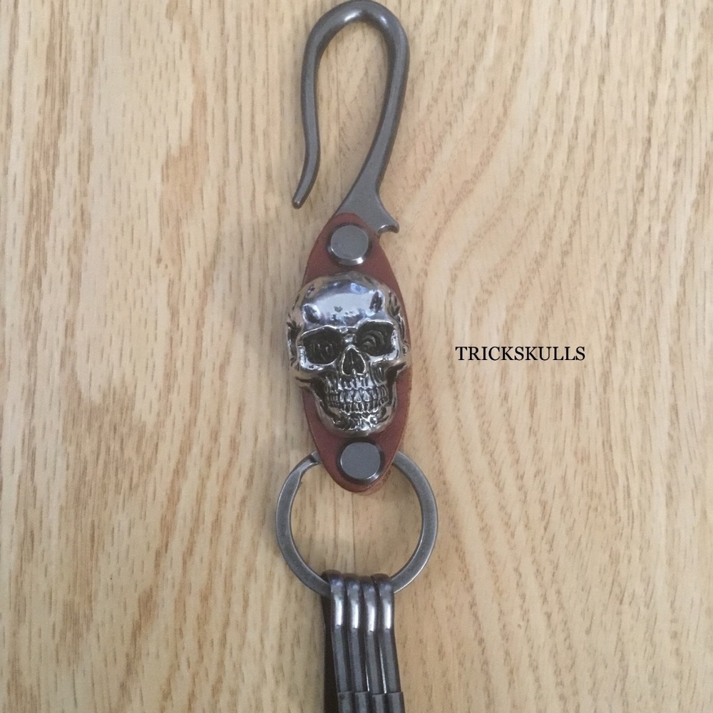 Skull Clip Large Keychain Four Key Hooks Faux Leather Copper Alloy Plated Punk
